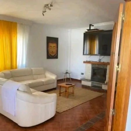 Villa Excellent Rural Near The Center Alhaurín de la Torre